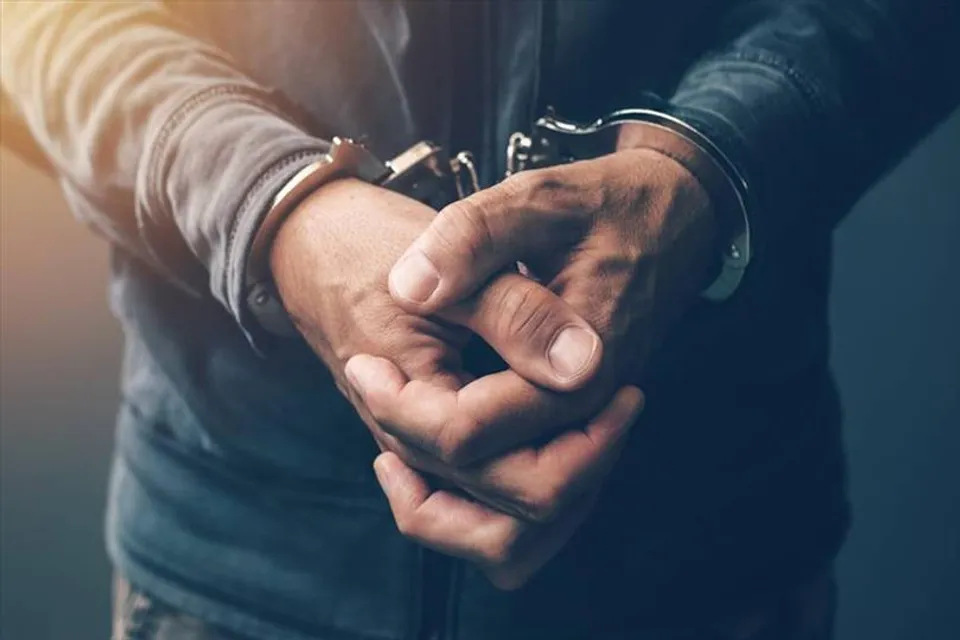 सेना के फर्जी अधिकारी, पुलिस ने किया गिरफ्तार