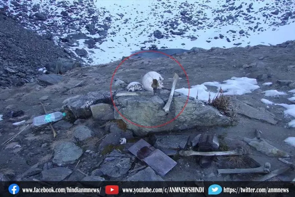 आँखों के आगे झूलती हैं कंकालों की सिर और हड्डियाँ