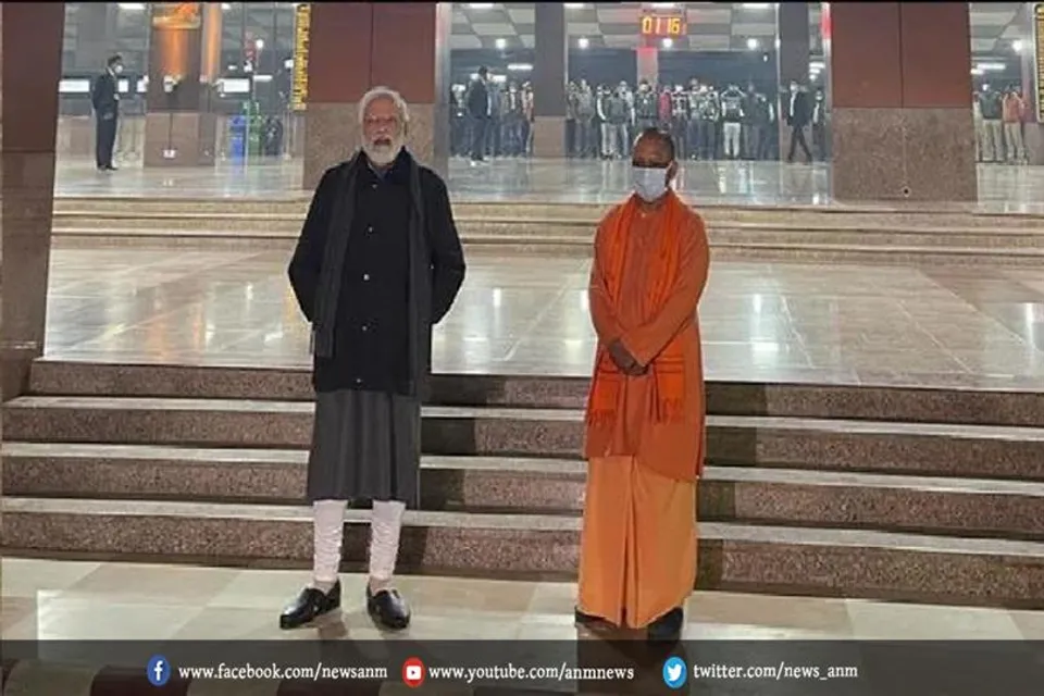 अपने संसदीय क्षेत्र घूमने निकले पीएम मोदी