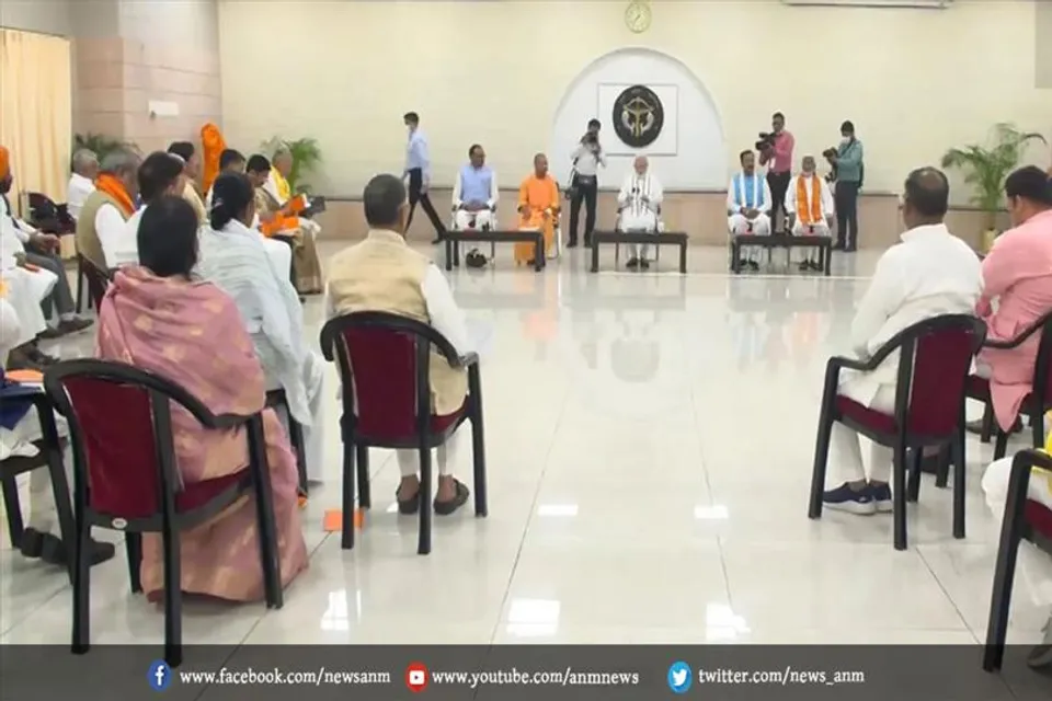 लखनऊ विजिट के दौरान बड़े नेताओं को मंत्र दिया पीएम