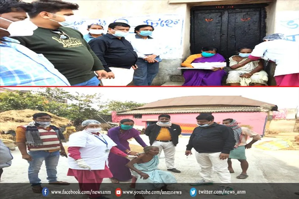 बुजुर्गों और दिव्‍यांगजनों के लिए घर-घर टीकाकरण कार्यक्रम का आयोजन किया गया