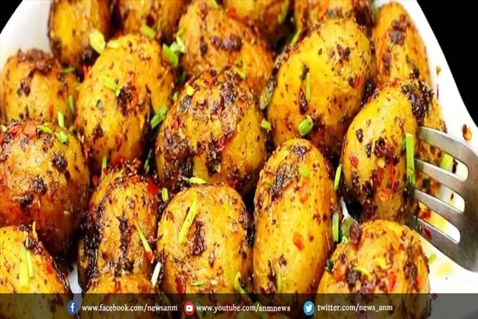 इस होली मेहमानों को इंप्रेस करने के लिए बनाएं बटर गार्लिक पोटैटोज