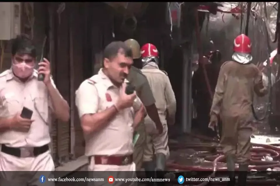 गफ्फार मार्केट में लगी भीषण आग