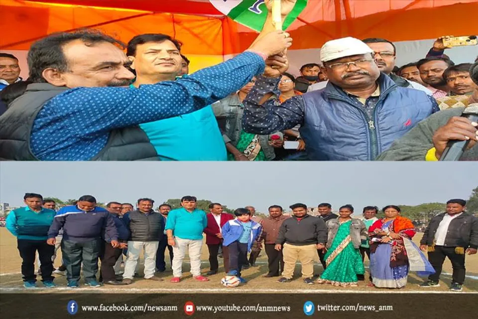 फुटबॉल टूर्नामेंट के उद्घाटन समारोह में सीपीएम एंव भाजपा के सैकड़ो कार्यकर्ता ने थामा तृणमूल का दामन