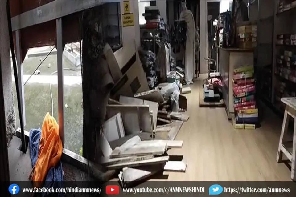 दुर्गापुर के बेनाचिती में एक महंगे कपड़े की दुकान में डकैती