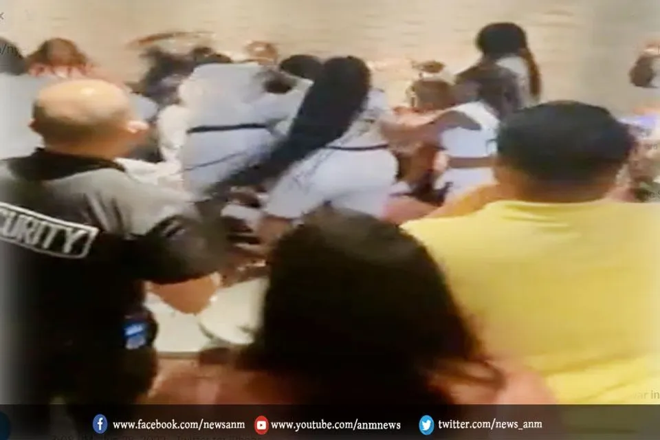 तीनतरफा प्रेम प्रसंग, लड़ाई और लग्जरी क्रूज