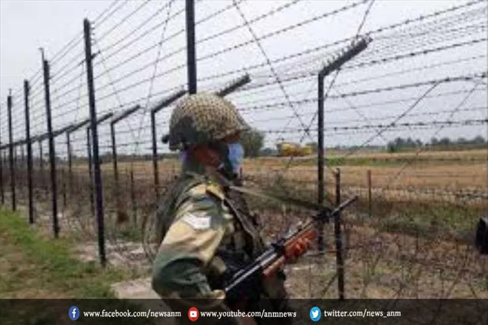 भारत-पाक सीमा पर पकड़ा गया हथियार और हेरोइन
