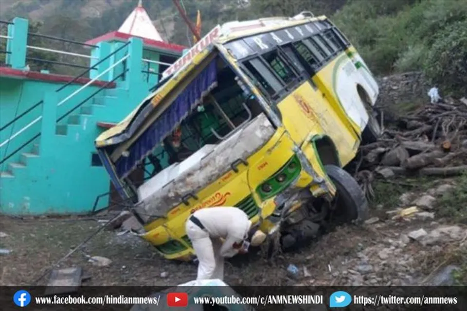 लुढ़की बस, 36 घायल