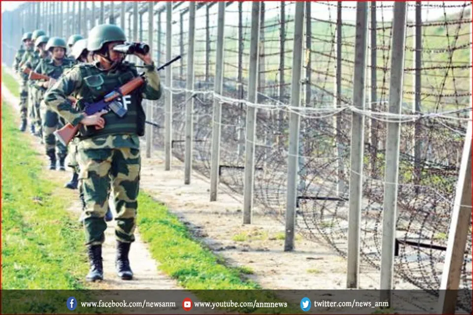 गांजा की तस्करी करते हुए बीएसएफ ने सीमा पर रंगेहाथ पकड़ा