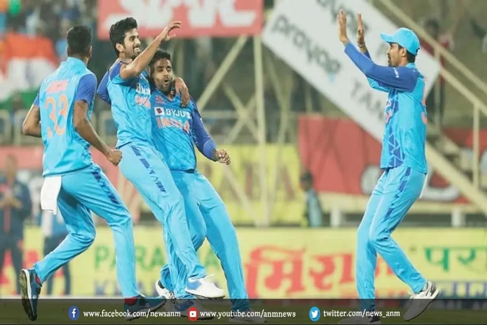 न्यूजीलैंड को तीसरा झटका