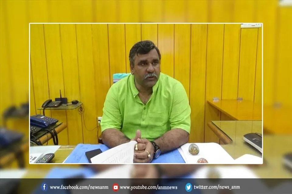 भाजपा के चुनाव एजेंट को बूथ में प्रवेश करने से पुलिस ने रोका