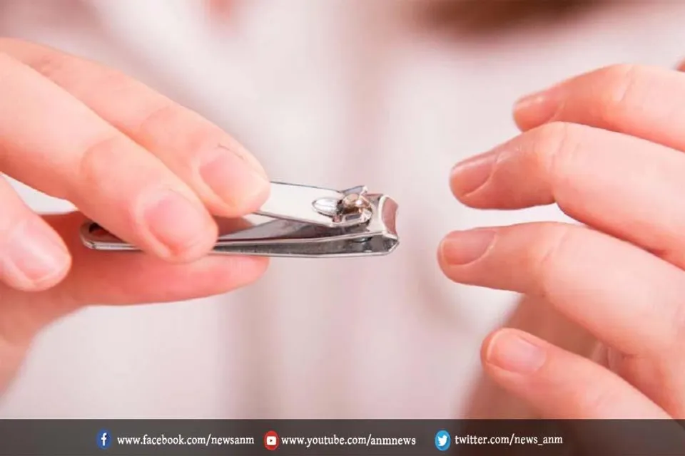 इस दिन बिल्कुल न काटें नाखून