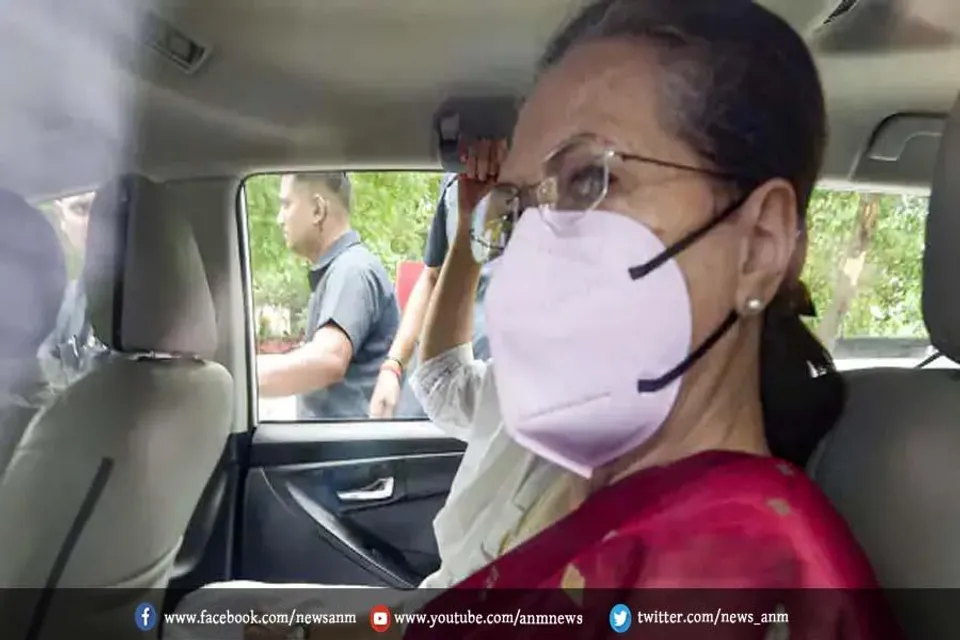 सोनिया गांधी पूछताछ के बाद ED दफ्तर से निकलीं