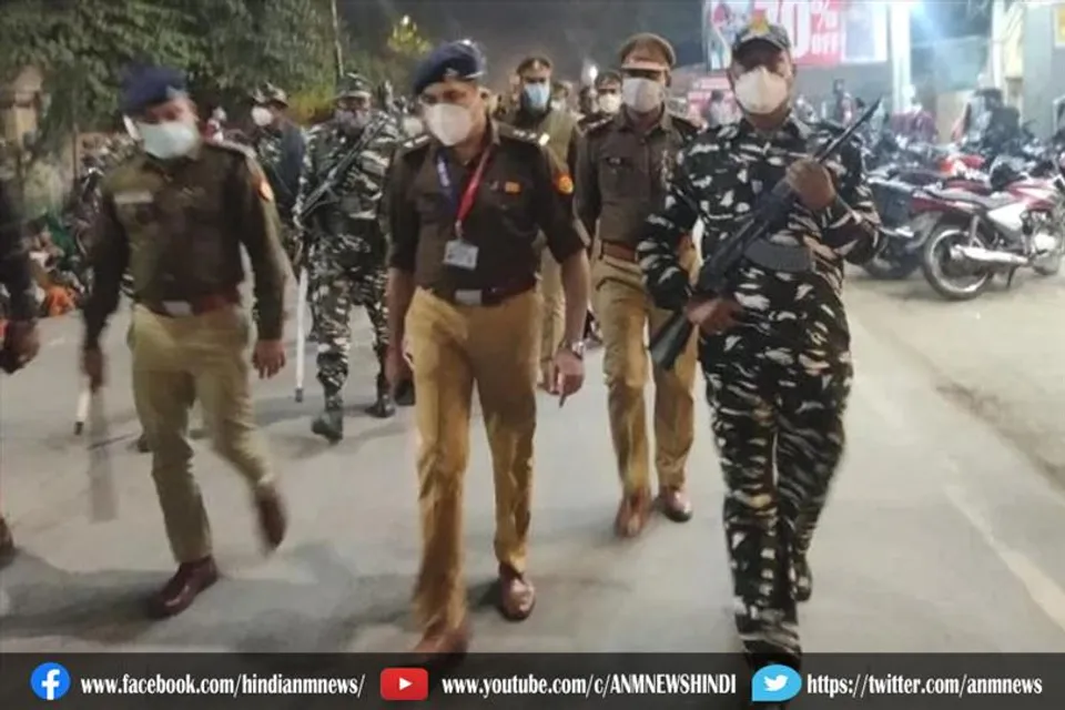 चुनाव को लेकर पुलिस और अर्ध सैनिक बलों के फ्लैग मार्च