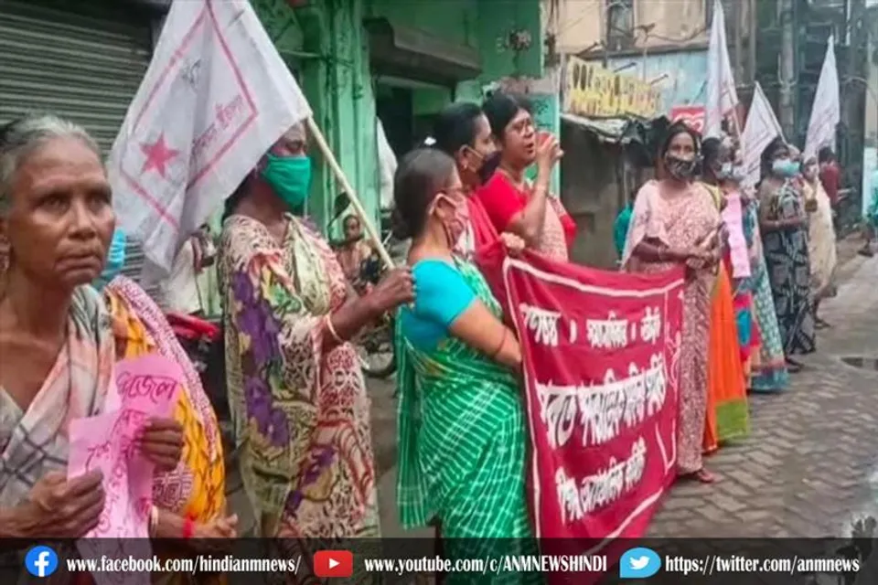 साराभारत गणतांत्रिक महिला समिति के नेतृत्व में पेट्रोल और डीजल की बढती कीमतों के खिलाफ विरोध प्रदर्शन