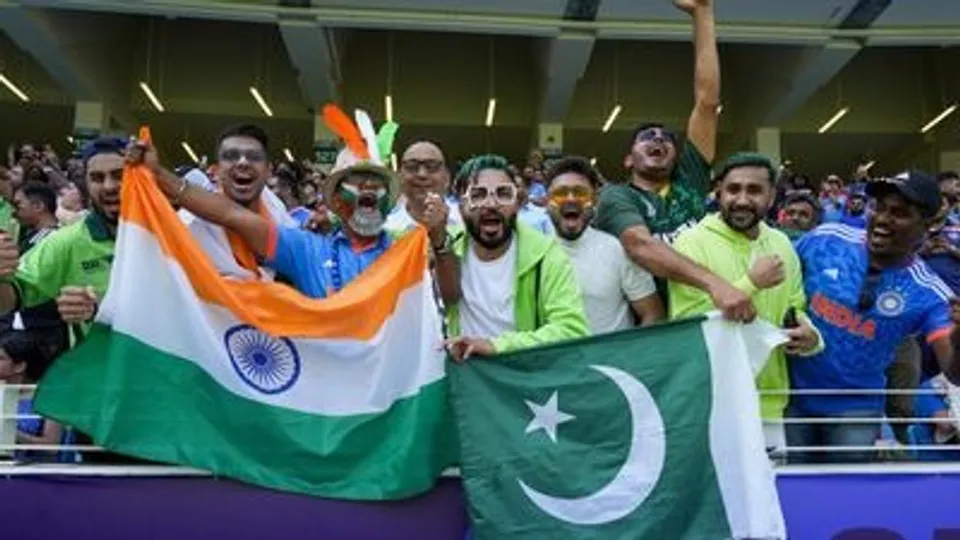 india-pakistan-fans-1757220883