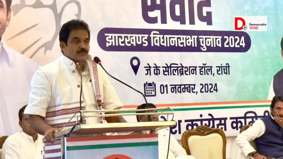 टिकट बेचने का आरोप