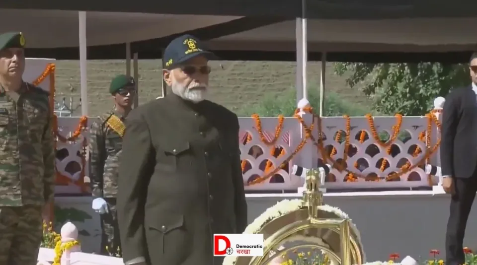 वॉर मेमोरियल पहुंचे पीएम मोदी