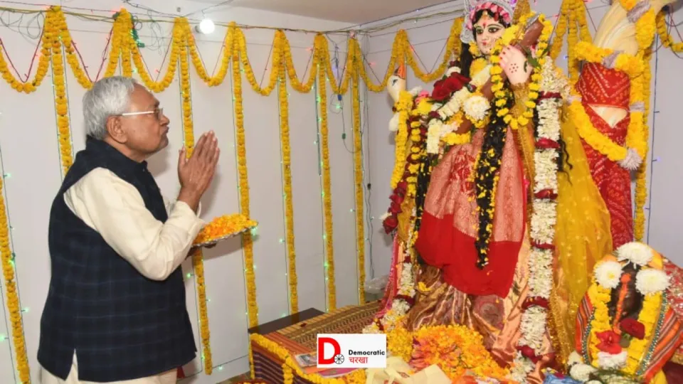 सीएम नीतीश कुमार ने की मां सरस्वती की पूजा