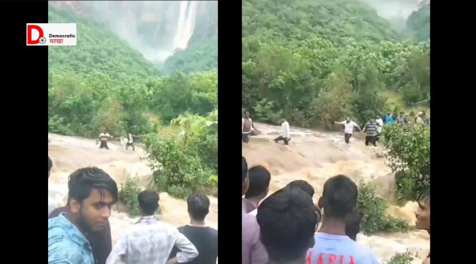रोहतास वाटरफॉल में फिर बढ़ा पानी