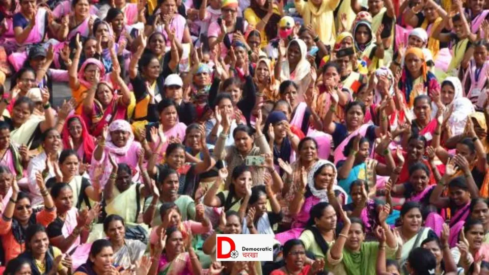सेविका-सहायिकाओं की हड़ताल