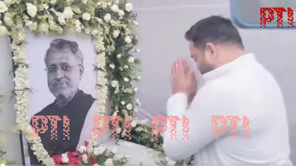 सुशील मोदी को श्रद्धांजलि देने पहुंचे तेजस्वी यादव