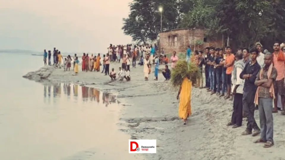 घटना के बाद जुटी लोगों की भीड़