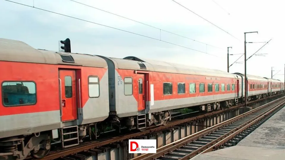 राजधानी एक्सप्रेस पर पथराव