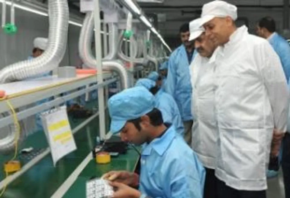 Karbonn starts local production of smartphones in Noida