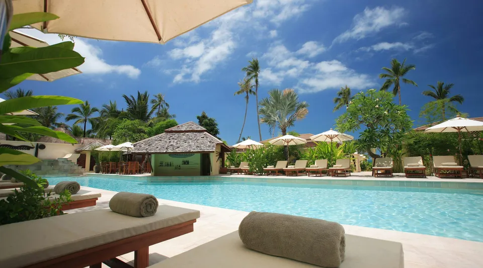 Holiday Poverty Might Be A Real Deal But We Have Got You Covered With These 7 Travel Tips