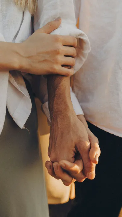 A picture to depict how emotional safety impacts 2026 love predictions