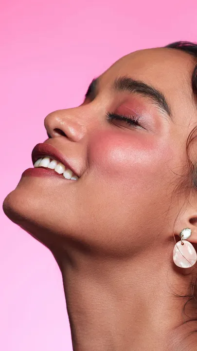 An image of the best cream blush applied on the skin