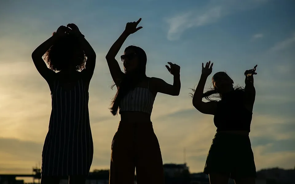 What do healthy female friendships really look like? 