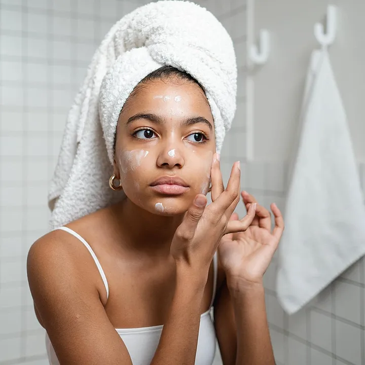Can your skin be oily and dry at the same time?
