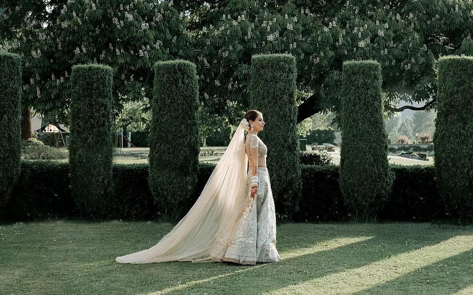 Held in the lap of Kashmirâ€™s natural bounty, this wedding is straight out of a Bollywood movie