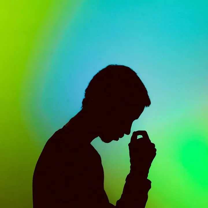 Can social media pressures trigger stress hives?