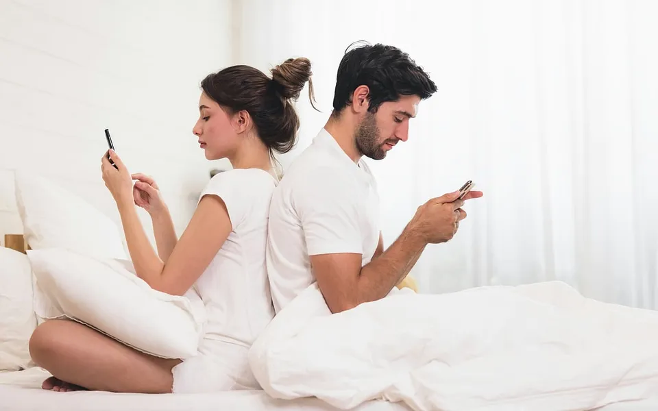 Can an overuse of social media sabotage your relationship? 