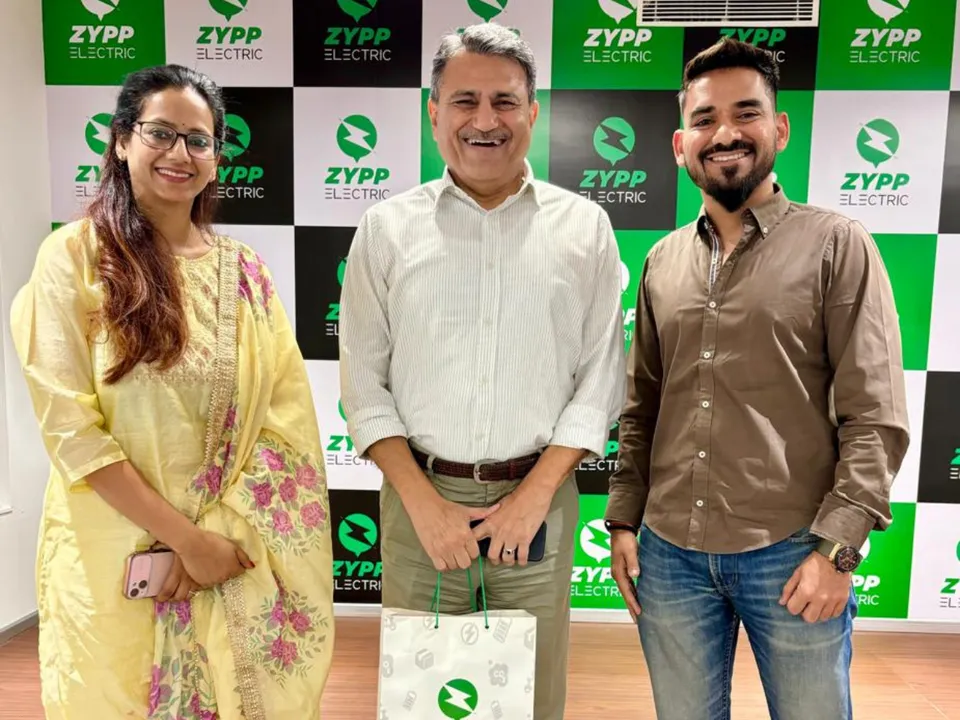 Left to Right - Ms. Rashi Agarwal Co-founder & Chief Business officer Zypp Electric, Mr. Manoj Kohli Advisor Zypp Elelctric & Mr. Akash Gupta, CEO & co-founder Zypp Electric
