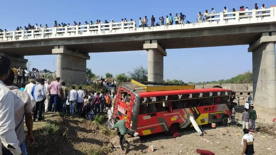 khargone bus accident