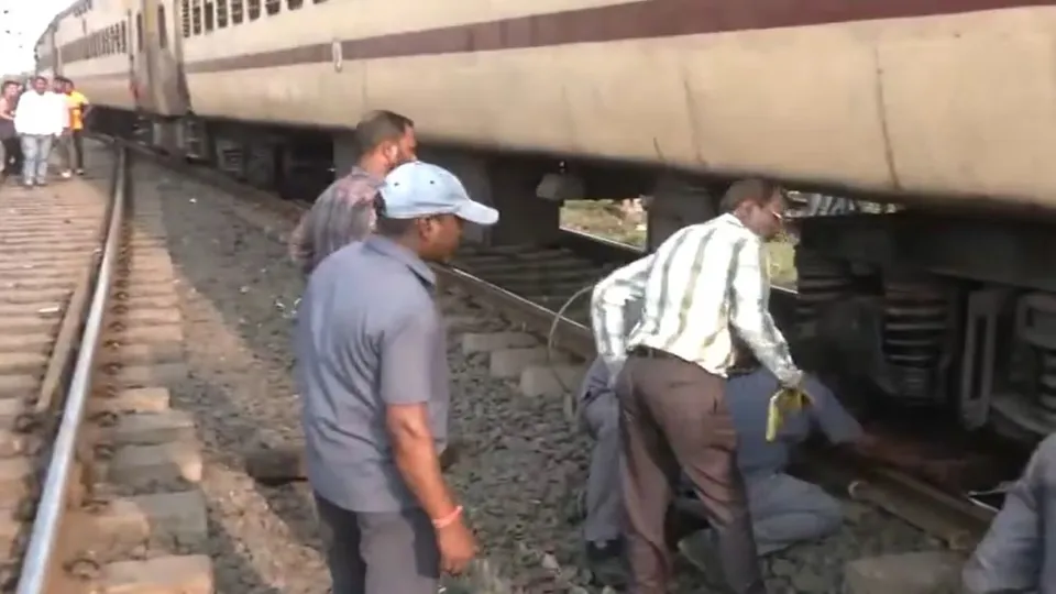 Shalimar Express Derail