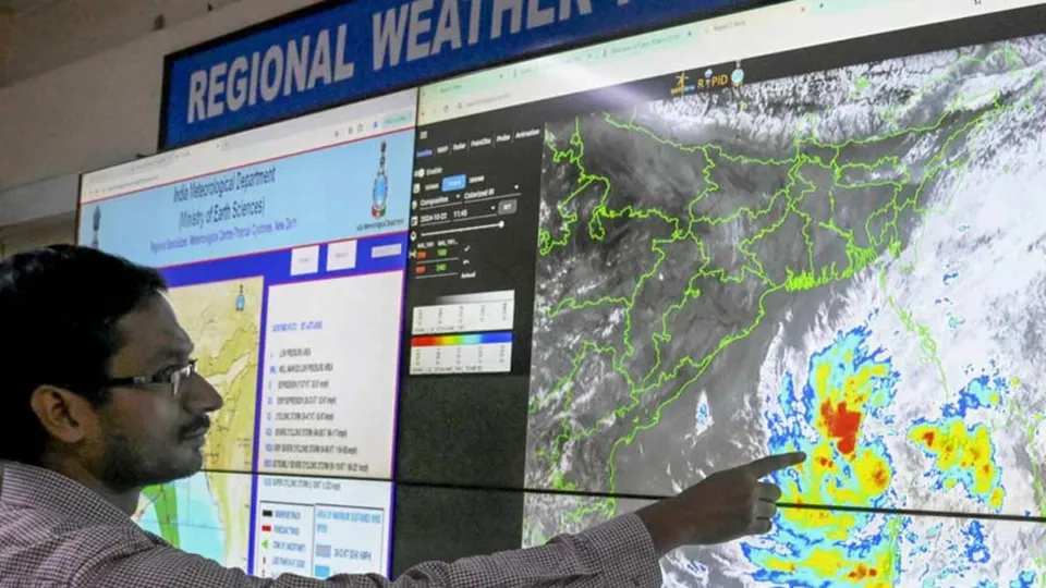 Cyclone 'Dana' forms over Bay of Bengal
