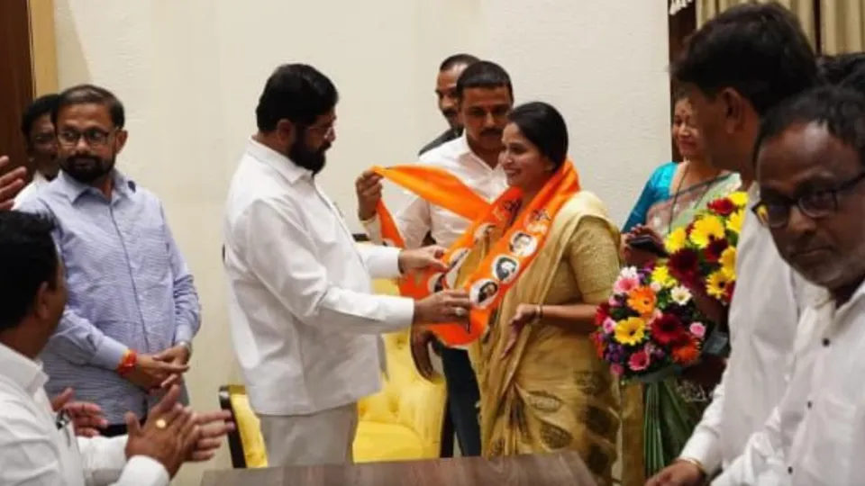Eknath Shinde welcomes Sanjana Jadhav in Shiv Sena on Sunday, October 27, 2024