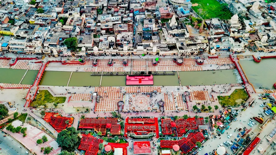 Preparations underway for Diwali celebrations, at Ram Ki Paidi in Ayodhya, Monday, Oct. 28, 2024.