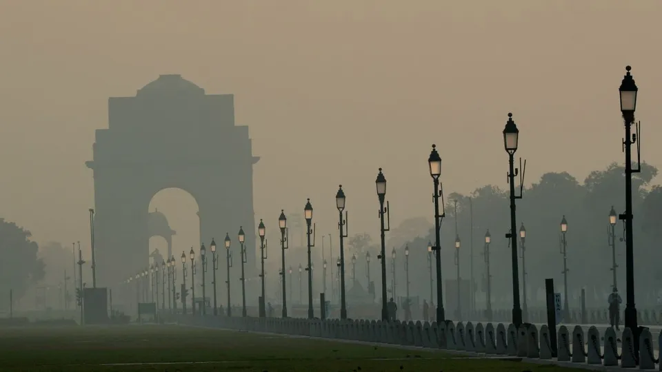 India Gate engulfed in layer of smog, a day after Diwali celebrations in New Delhi