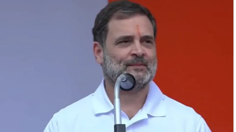 Comgress leader Rahul Gandhi addressing a corner meeting in Mananthavady