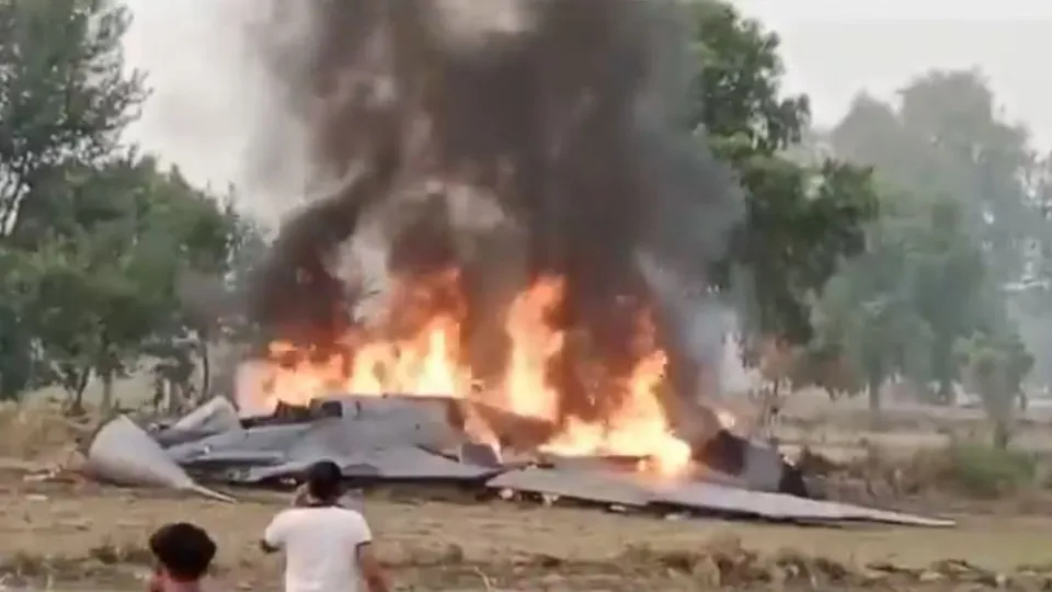 MiG-29 jet crashes in Agra