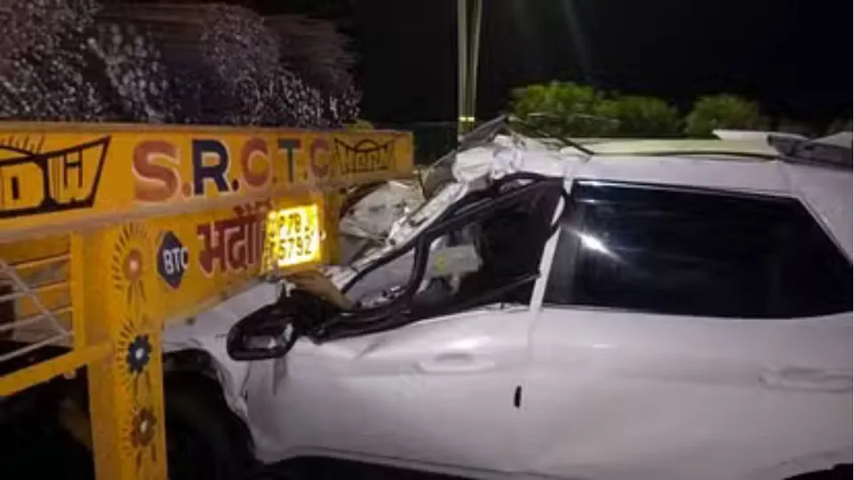 A car rammed into a trailer truck moving ahead of it on the Lucknow-Agra Expressway on Saturday