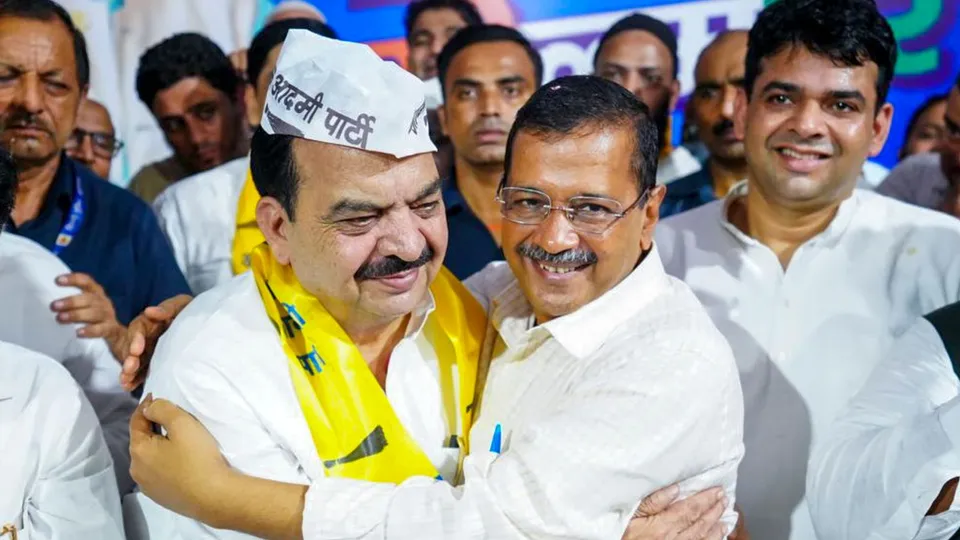 Chaudhary Mateen Ahmed joins AAP in presence of AAP National Convenor Arvind Kejriwal, in New Delhi, Sunday, Nov. 10, 2 024.