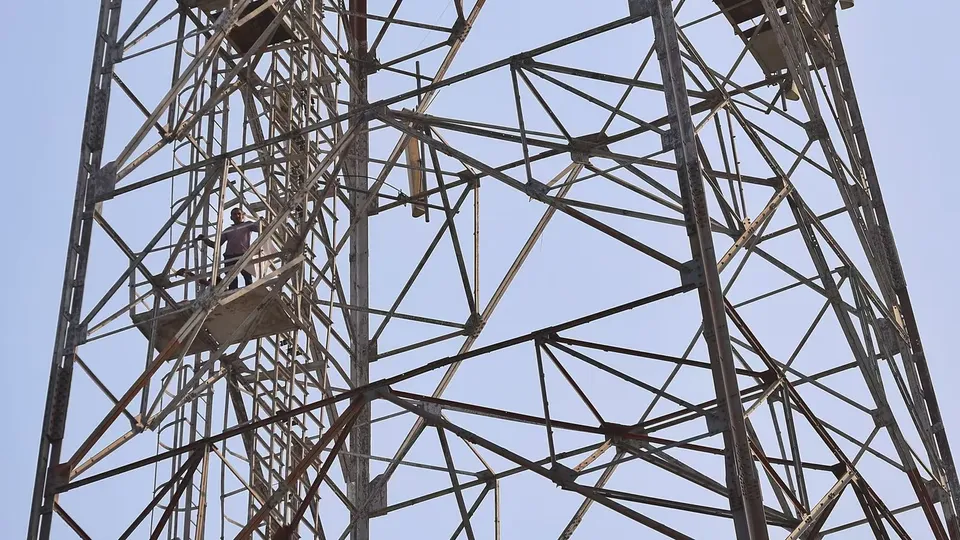 Man Climbs Tower in Kota
