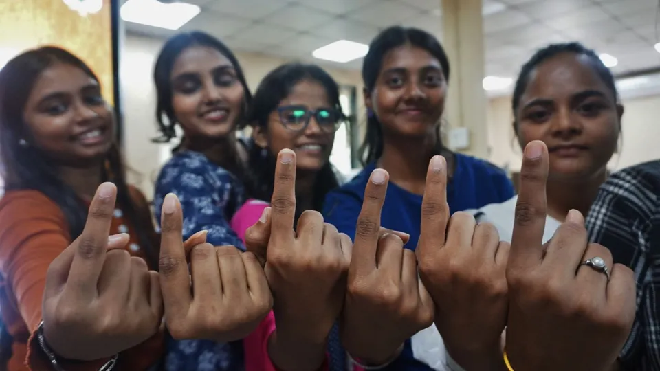 Mumbai Voting Women Voters Maharashtra Elections Maharashtra Voting